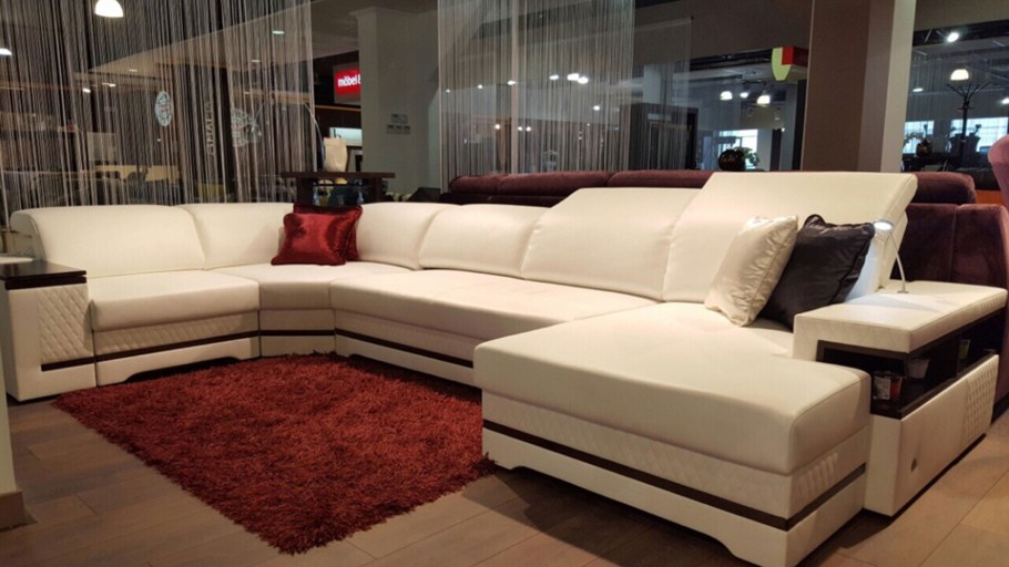 Много мебели