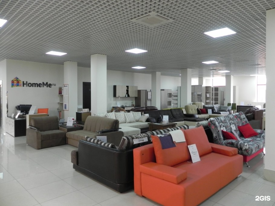 Большой мебельный магазин