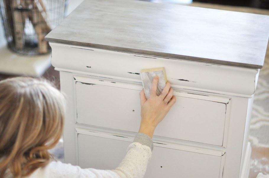 Краска для мебели белая