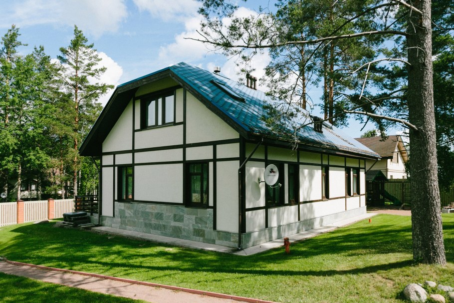 Украшение дачного домика