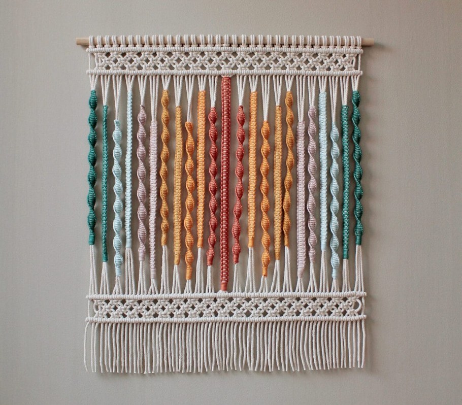 Панно макраме цветное