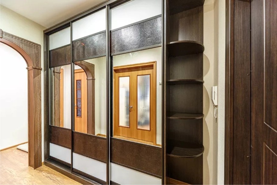 Встраиваемый шкаф купе в прихожую