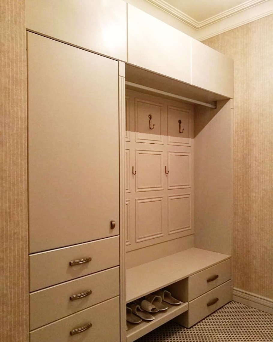 Встроенный шкаф в прихожую