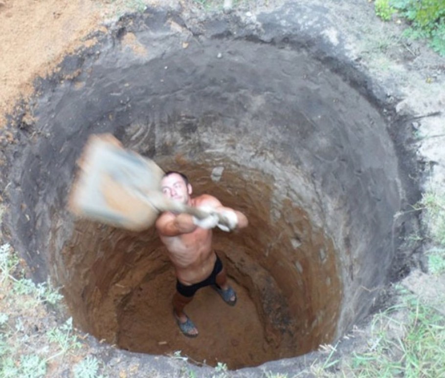 Копка выгребной ямы