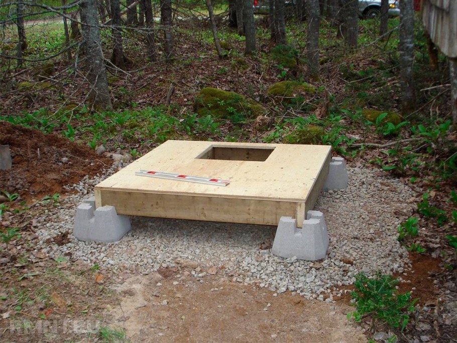 Фундамент для дачного туалета