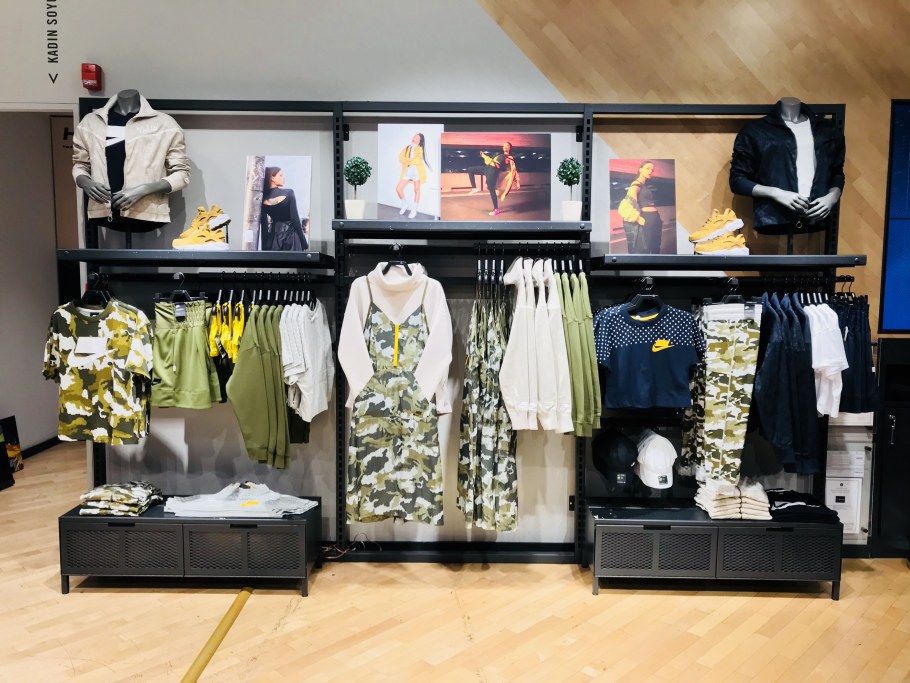 Мебель для детского магазина одежды