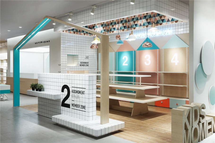 Интерьер магазина женской одежды 30 кв