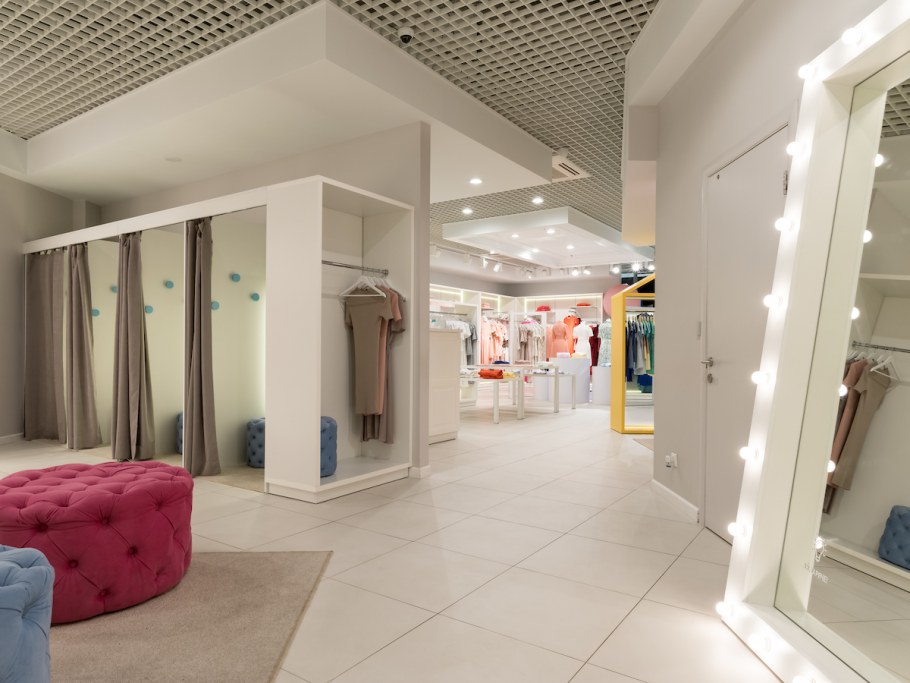 Интерьер магазина сумок