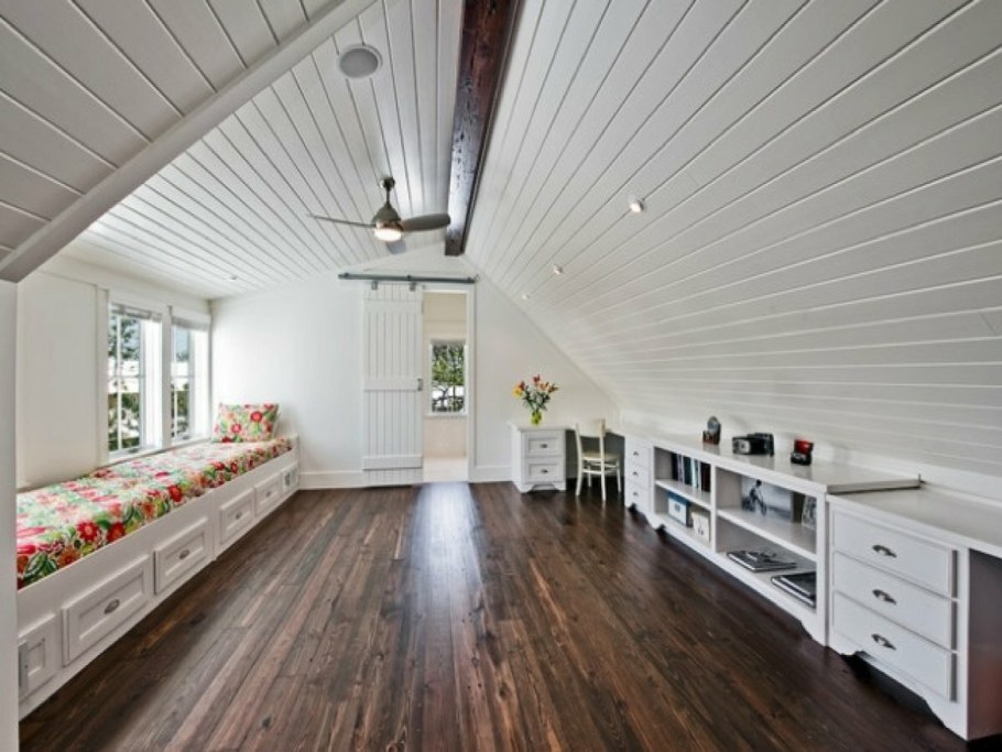 Отделка мансарды