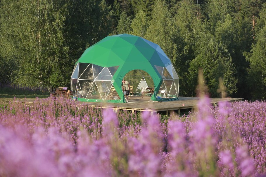 Домик у озера