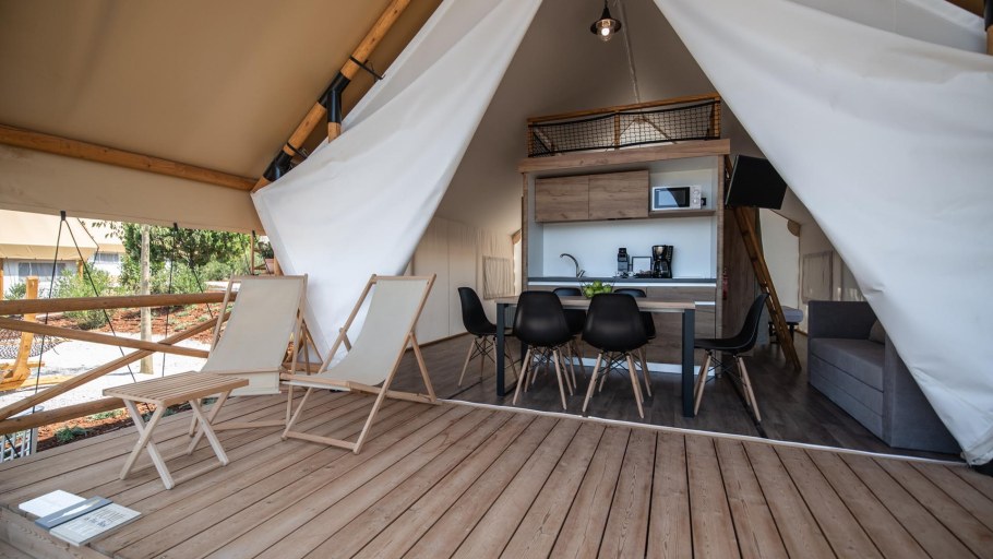 Ананда глэмпинг пирамида