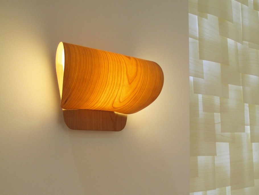 Настенный светильник из фанеры