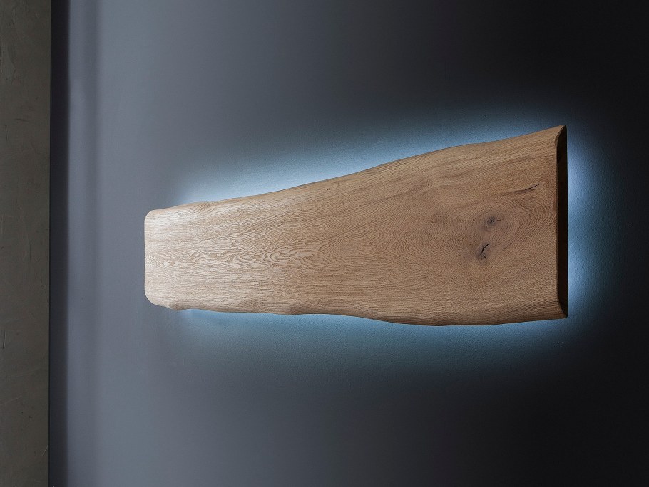 Светильник из дерева на стену
