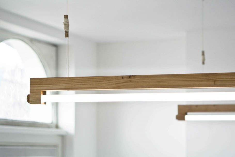 Настенный светильник дерево