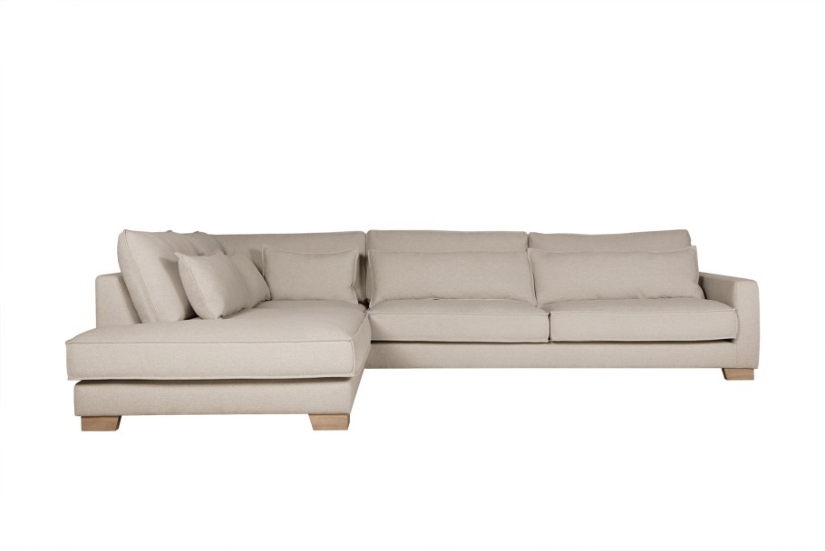 Светло бежевый диван в интерьере