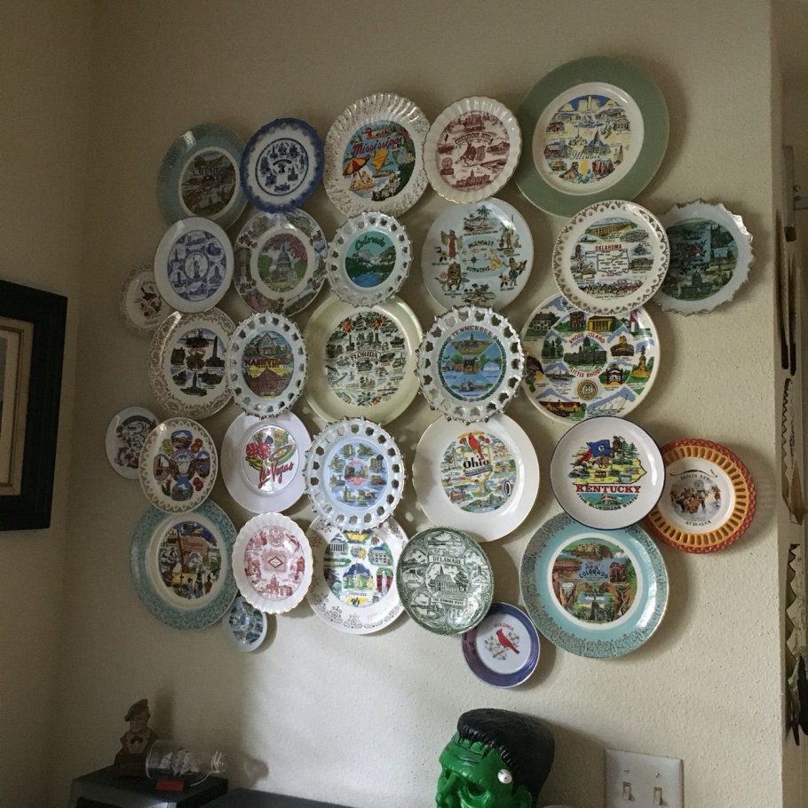 Декоративные тарелки в интерьере