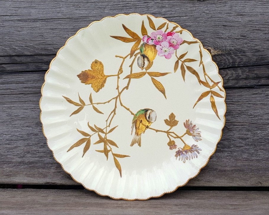 Тарелки на стене