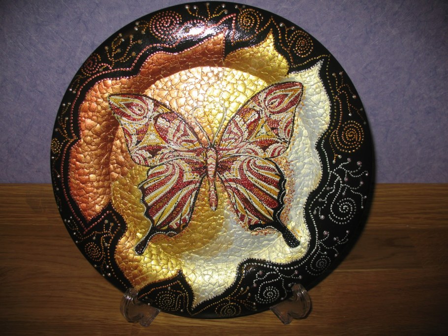 Настенные тарелки в интерьере