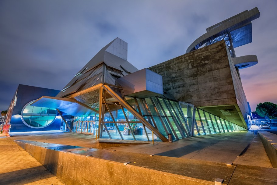 Школа изобразительных искусств в Лос-Анджелесе. Кооп Химмельблау