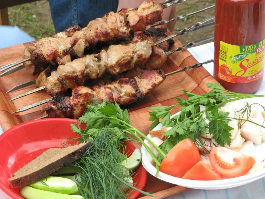 Шашлык и пиво на природе