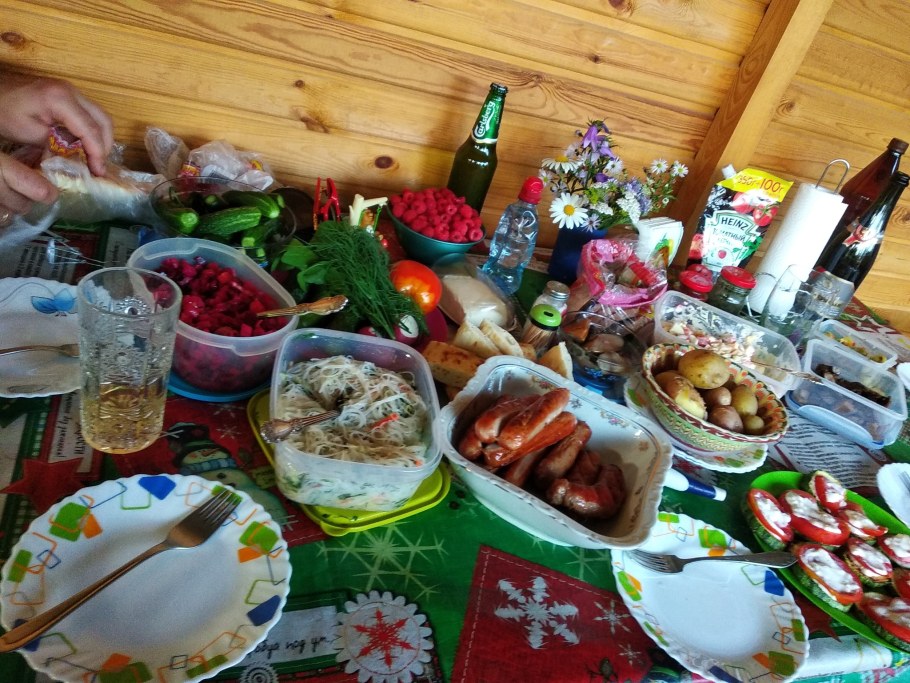 Шашлык на столе