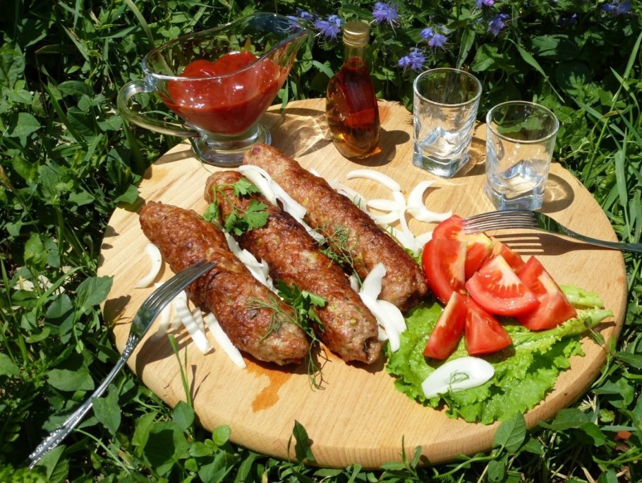 Шашлыки на природе весной