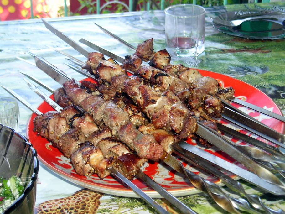 Стол на природе