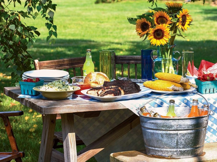 Шашлык на столе