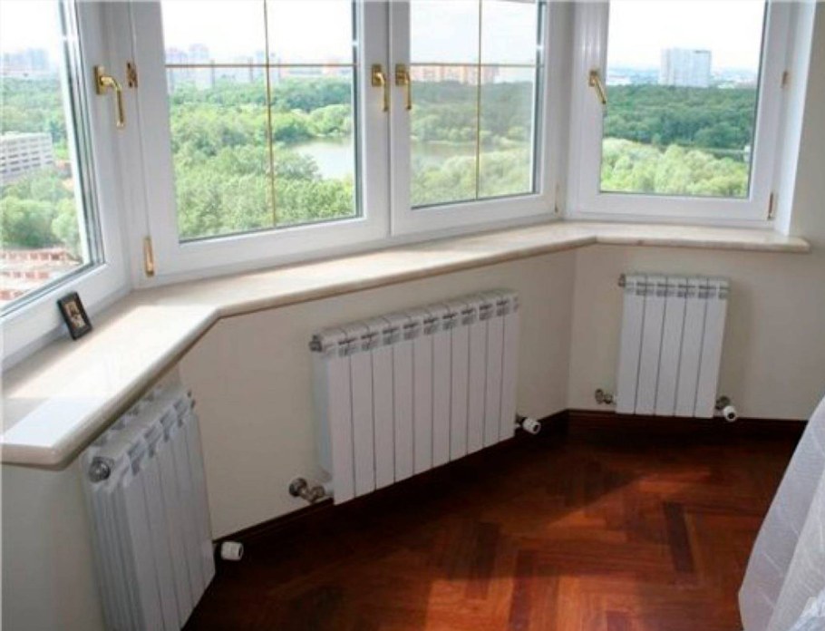 Батареи в эркере