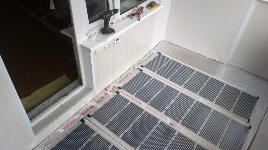 Плёночный тёплый пол на балконе