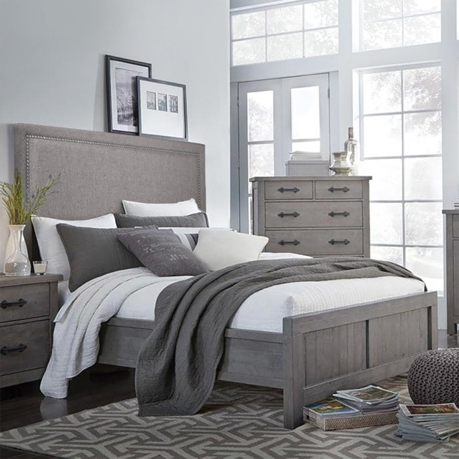 Мебель для спальни в серых тонах