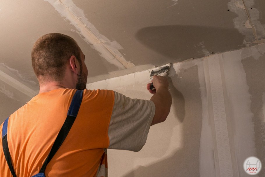 Шлифование поверхности стен