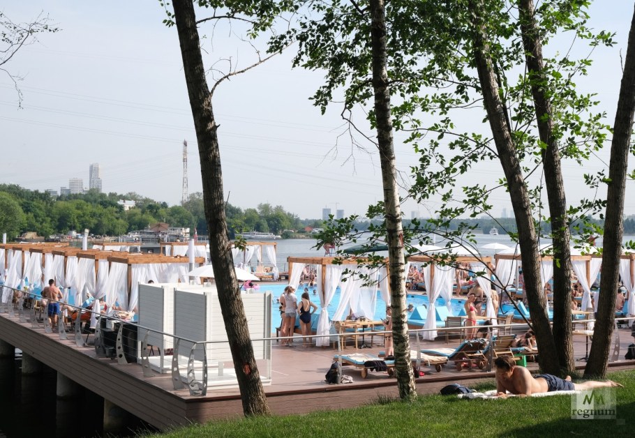 Пляж на речном вокзале