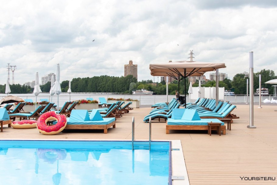 Северный Речной вокзал пляжная зона