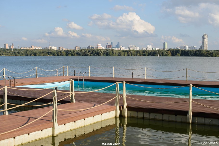 Открытый бассейн в Строгино