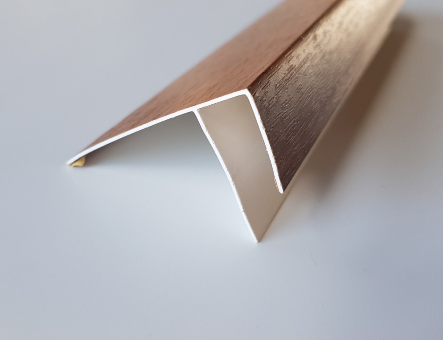 Угол пластиковый