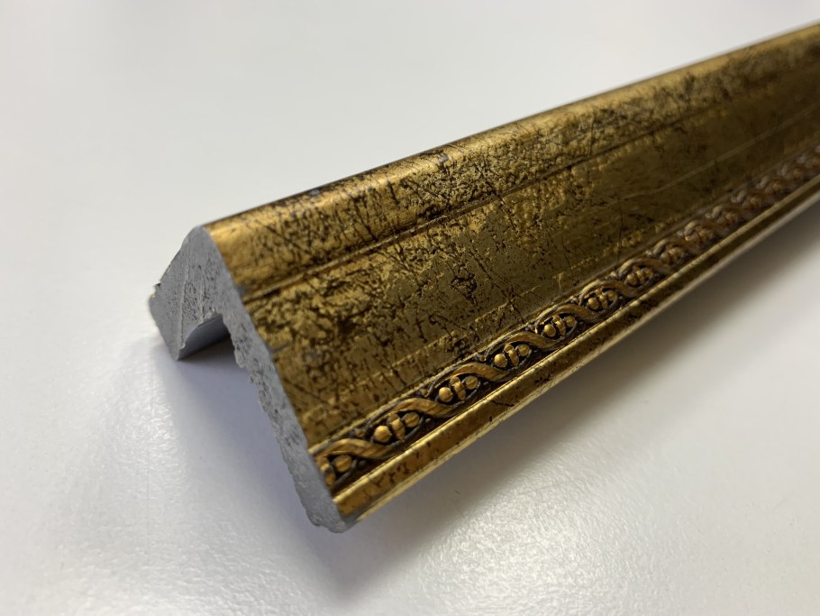 Угол идеал 20х20мм 2,7м орех