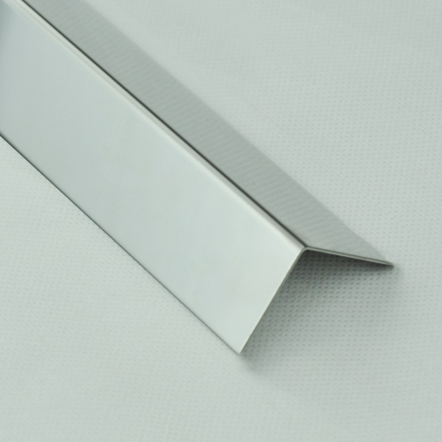 CL защелкивающийся профиль для откосов 40x70