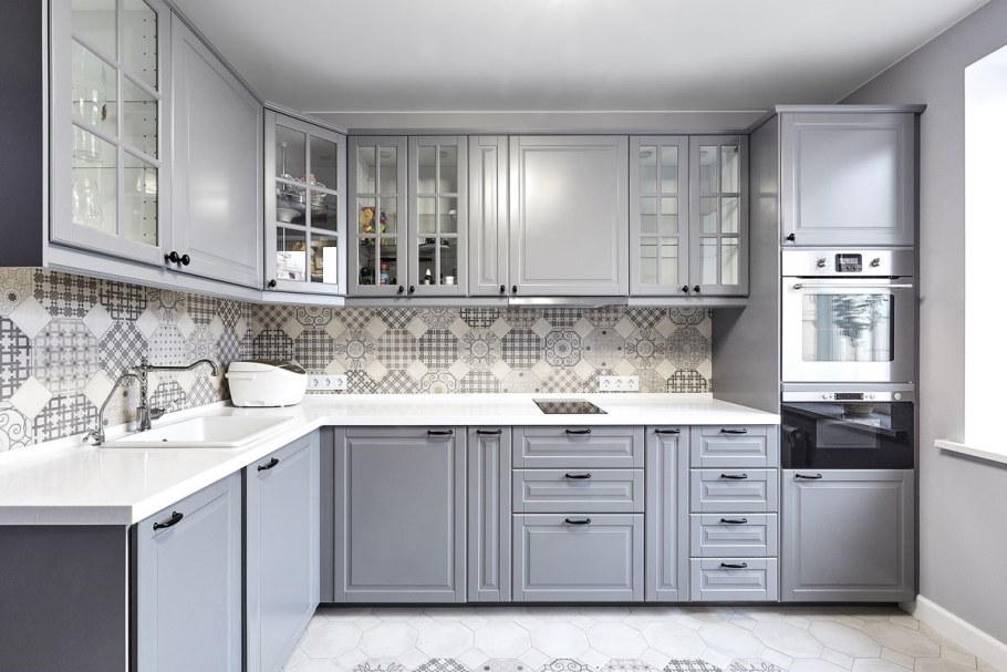 Кухня икеч серая Неоклассика