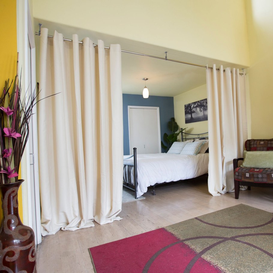 Зонирование шторами