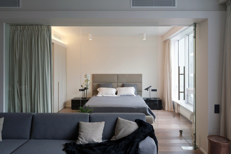 Интерьерная штора перегородка в спальне