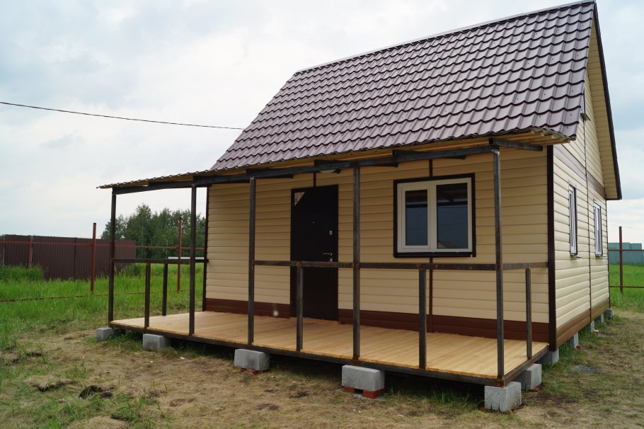 Дачный дом на сваях