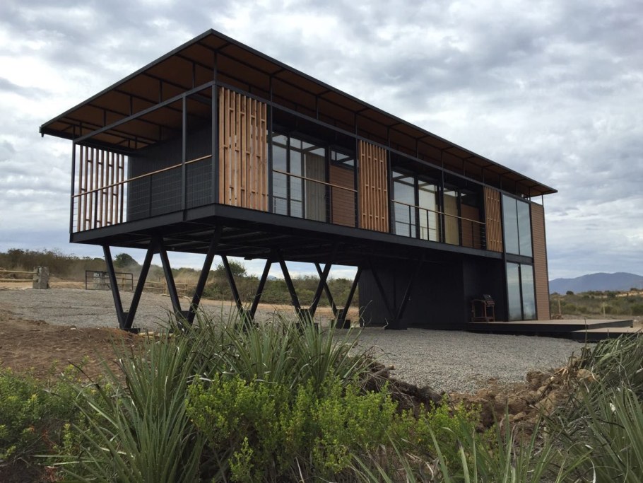 Домик на сваях