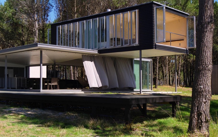 Дом из контейнеров на склоне