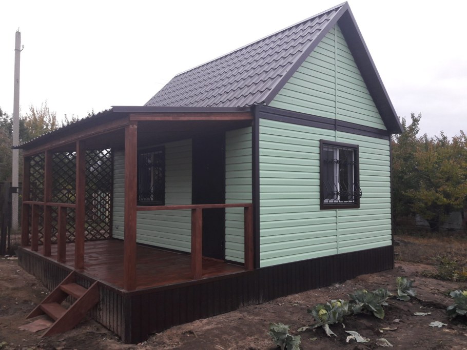 Садовый домик на сваях