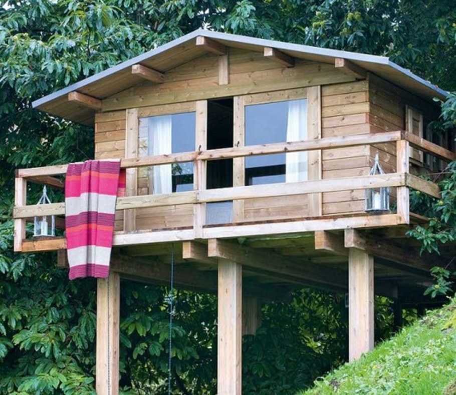 Дачный домик на сваях