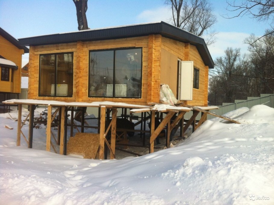 Дачный домик на высоких сваях