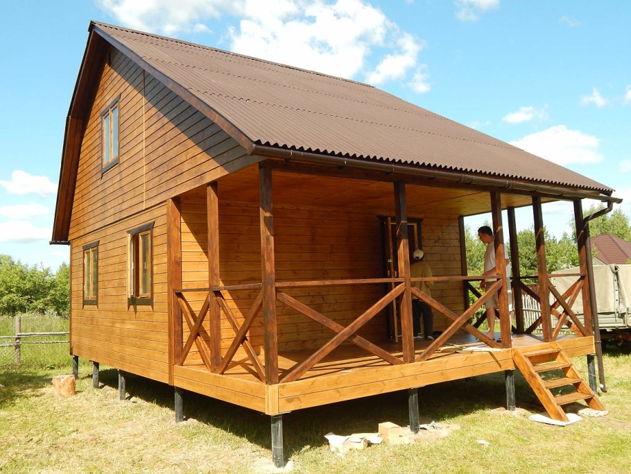 Садовый домик на сваях