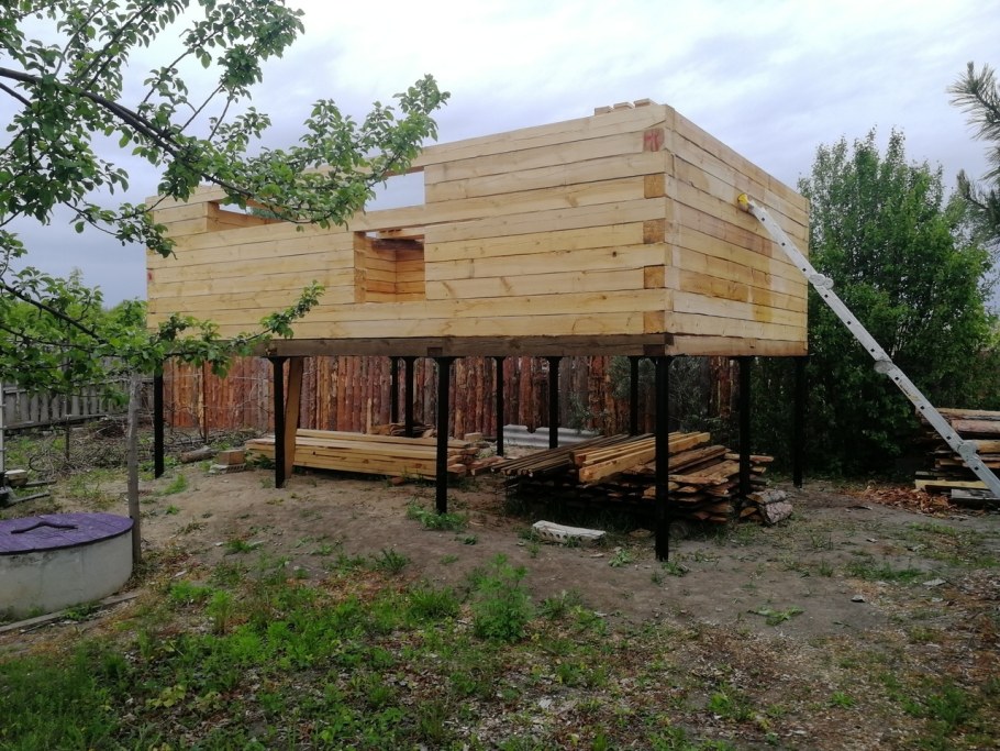 Дачный домик на винтовых сваях