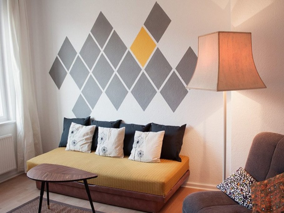 Геометрические фигуры на стене краской
